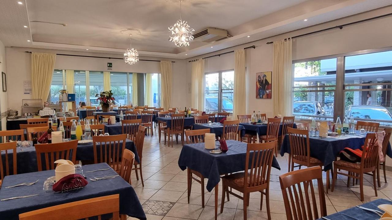 Hotel Costanza Cesenatico Eksteriør bilde